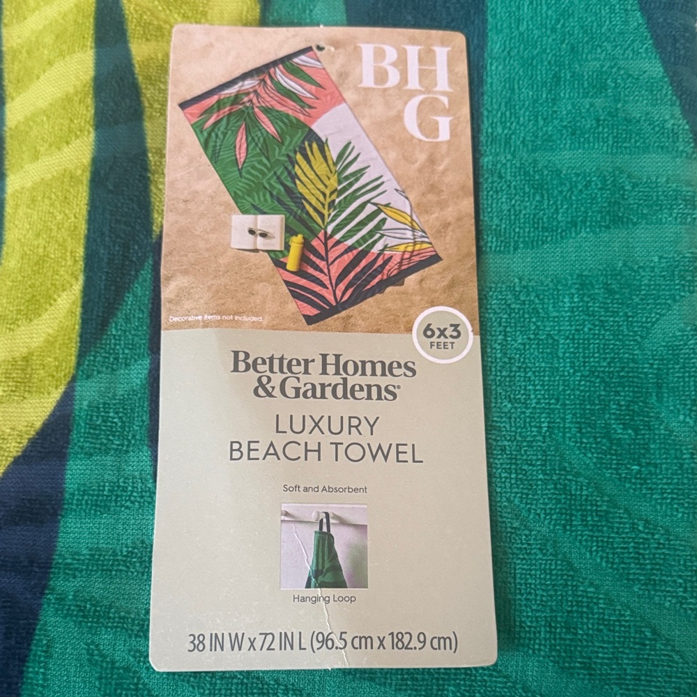Better Homes And Gardens Tropical Beach Towel - Green and Pink - hanging loop